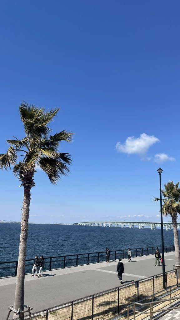 おはようございます☀️
三連休は久しぶりに家族とゆっくり過ごしていました🍀
お買い物に行ったり…妹とゲームをしたり…漫画を読んだり…
のんびりできていい休日でした🐌💭
まだまだ寒いですが、最近お天気が良く
少しずつ春が近づいている気がします🌸
本日もよろしくお願いいたします！
