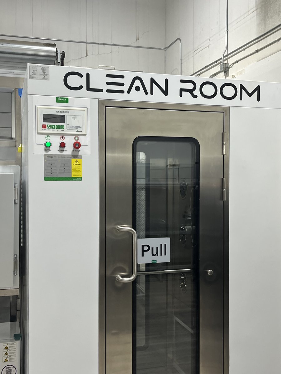 Hypha_Labs's tweet photo. Working inside the Clean Room at Hypha Labs https://t.co/HBzN5Pi68c