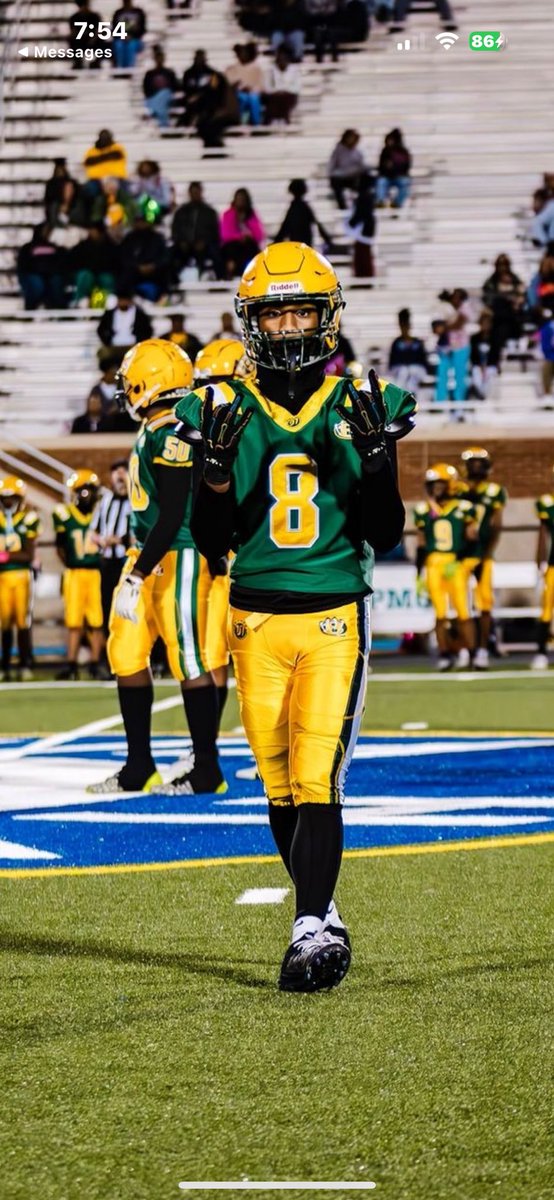 1luhtonee's tweet photo. Senior Year !! let’s do it https://t.co/3qX4Ii35S8