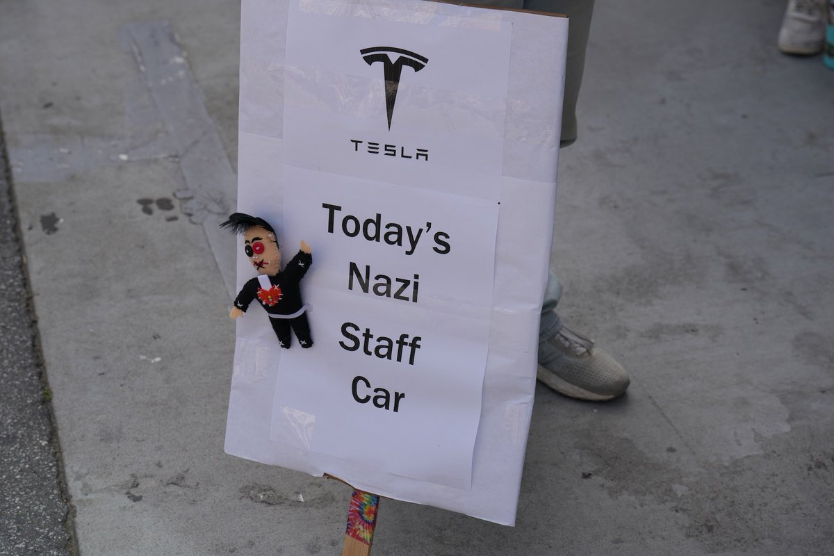 ppasquini's tweet image. Musk’s Chainsaw Mayhem Disgusts Many

#MuskRats 
#Nuzeink 
#IndyBay 
#Teslatakedown
#Teslaprotests
#Boycotttesla
#FelonMusk
#Defenddemocracy
#Veteransforpeace
#Federalworkers

See:
lnkd.in/gaGeTe7N

lnkd.in/gqQRA8xp