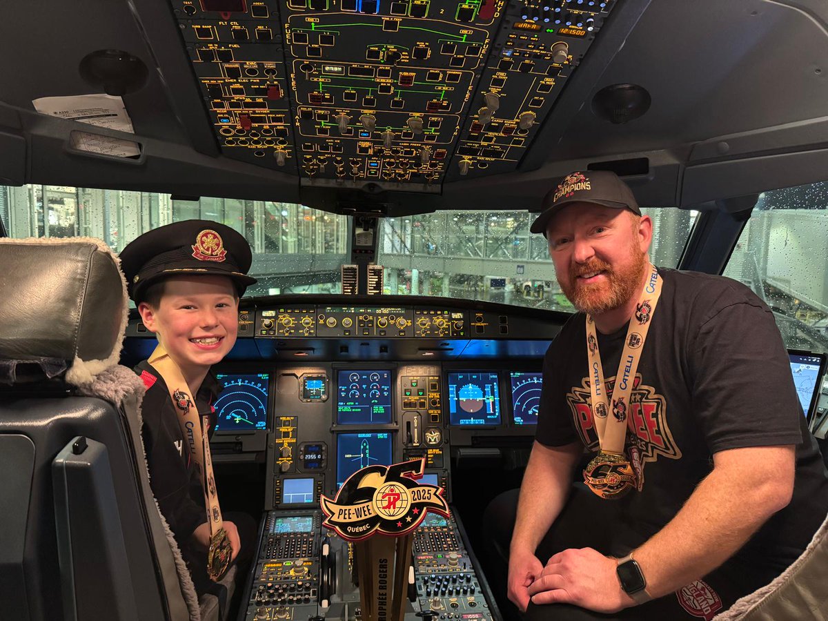 CoachPitch15's tweet photo. Goodbye @tournoipeewee @PatDom12 it's been a pleasure!
Thank you @AirCanada for the photo opportunity with the @EngIceHockey U13s captain and HC, in the cockpit, for our flight home!
🏴󠁧󠁢󠁥󠁮󠁧󠁿🏒 https://t.co/K9T2E7LNZY