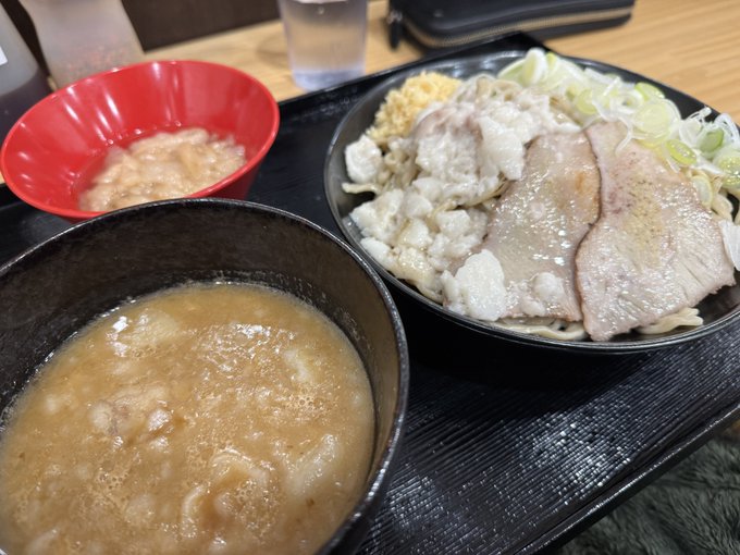 昨日は長距離運転して初めて行くアンティークショップに滑り込み体に気を使わない飯を食いサウナでバチバチにととのって日帰り帰宅したら泥のように9時間ほど寝てた
おかげで体的にも精神的にもベストコンディションである 