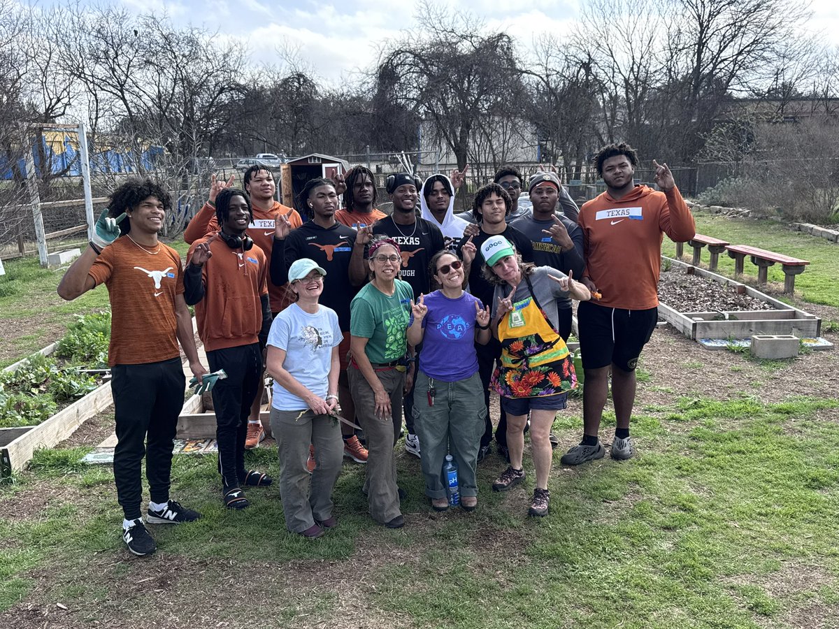 PEAS strives to make at least 25% of their summer camp spots available to families that are experiencing financial hardship. Can you help make a summer camp dream a reality for a child in our community? 
<a href="/peas_community/">PEAS</a> @texasonefund  peascommunity.org/registrations.…