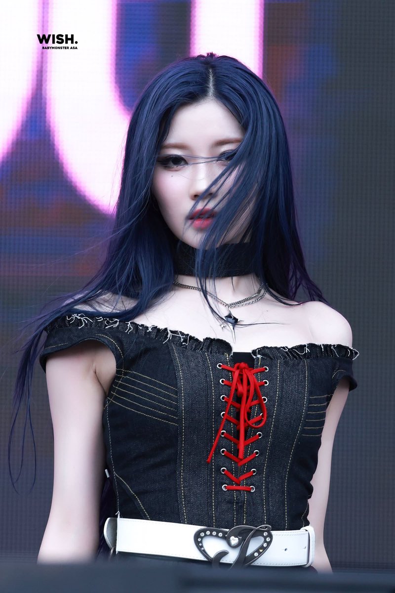 asasloops's tweet photo. this vampire asa look https://t.co/AGsCmgbP9i
