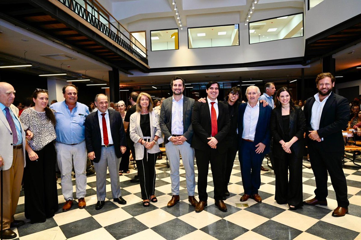 <a href="/CLAUDIOAGUILARP/">Claudio Aguilar</a> <a href="/MEC_Uruguay/">Ministerio de Educación y Cultura</a> <a href="/pdasilve/">Pablo da Silveira</a> Este logro es el resultado de una planificación estratégica, impulsando la inclusión, la accesibilidad y la formación académica. “Más que un edificio, inauguramos oportunidades, crecimiento y futuro para la educación artística en Uruguay”, comentó <a href="/pdasilve/">Pablo da Silveira</a>.