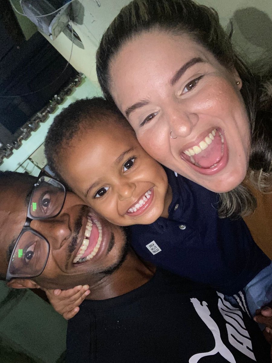 eu preciso da minha família de volta, vai ficar tudo bem como sempre fica porque Deus é grande e está na frente de tudo, mas eu estou vivendo um pesadelo!
eu te amo demais, Jonas te ama demais.