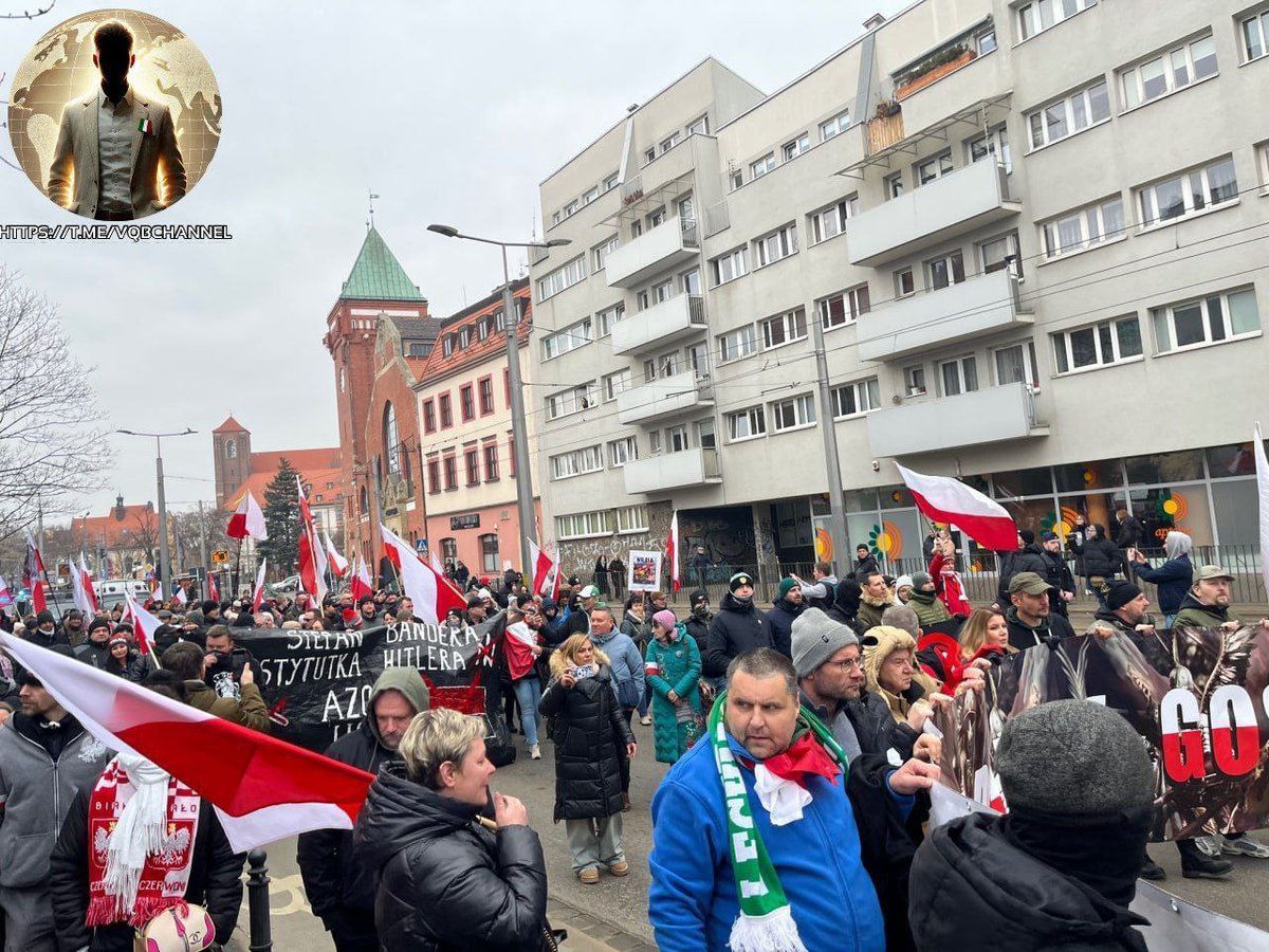 LadyAfro17's tweet photo. 24 febbraio 2025, Polonia - Ucraina
STEPAN BANDERA È LA PROSTITUTA DI HITLER'
I #polacchi spiegano agli #ucraini chi è veramente il loro eroe nazionale
#24febbraio #25febbraio
#Polonia #Ucraina #UkraineWar
#Bandera #Hitler
https://t.co/CXBNrKaOgB https://t.co/Akwz4tpu9d