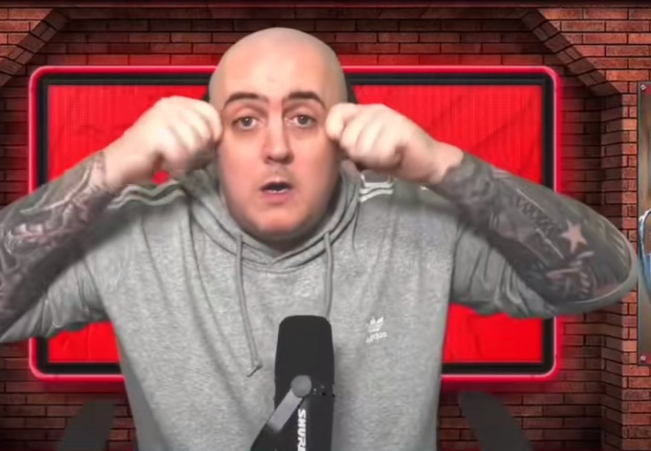 BleakestReport's tweet photo. 📢 Breaking News 📢

Arne Slot, the highly respected manager of Liverpool , has had rumours  that he will be undergoing a hair transplant procedure. While he takes time to recover and focus on his personal well-being, we’re hearing to that Anfield Agenda will step in as his interim coach during his recovery period!

Will they bottle the league 🤔

#football #liverpool #PremierLeague #anfieldagenda #YNWA #news