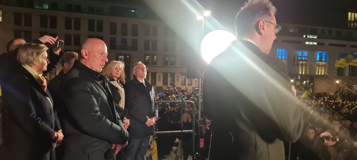 Ambassador Maeve Collins (@irlambberlin) on Twitter photo “Ireland stands with Ukraine, now, and for as long as it takes.”
Proud to stand with my 🇺🇦colleague <a href="/Makeiev/">Oleksii MAKEIEV 🇺🇦</a> and Mayor <a href="/kaiwegner/">Kai Wegner</a>, 🇵🇱 <a href="/PLinDeutschland/">Botschaft Polen DE</a> and with my European colleagues at Berlin’s Brandenburger Gate this evening. 🇪🇺🇬🇧🇳🇴🇮🇸 “Ireland stands with Ukraine, now, and for as long as it takes.”
Proud to stand with my 🇺🇦colleague <a href="/Makeiev/">Oleksii MAKEIEV 🇺🇦</a> and Mayor <a href="/kaiwegner/">Kai Wegner</a>, 🇵🇱 <a href="/PLinDeutschland/">Botschaft Polen DE</a> and with my European colleagues at Berlin’s Brandenburger Gate this evening. 🇪🇺🇬🇧🇳🇴🇮🇸