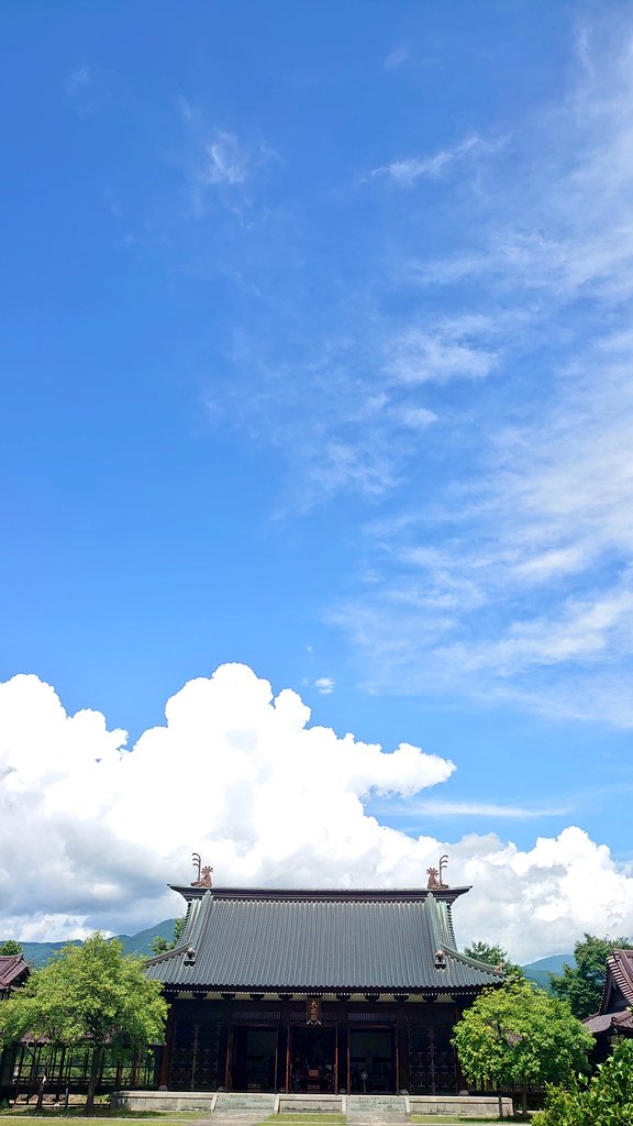 nisshinkan's tweet photo. 大きな仕事をやり遂げて、はしゃぎながら小走りで帰っていったお二人の背中を覚えています。

いまもあの時のままでしたね。
これからもお元気で。
#与田祐希卒業コンサート https://t.co/o79IO2drUI