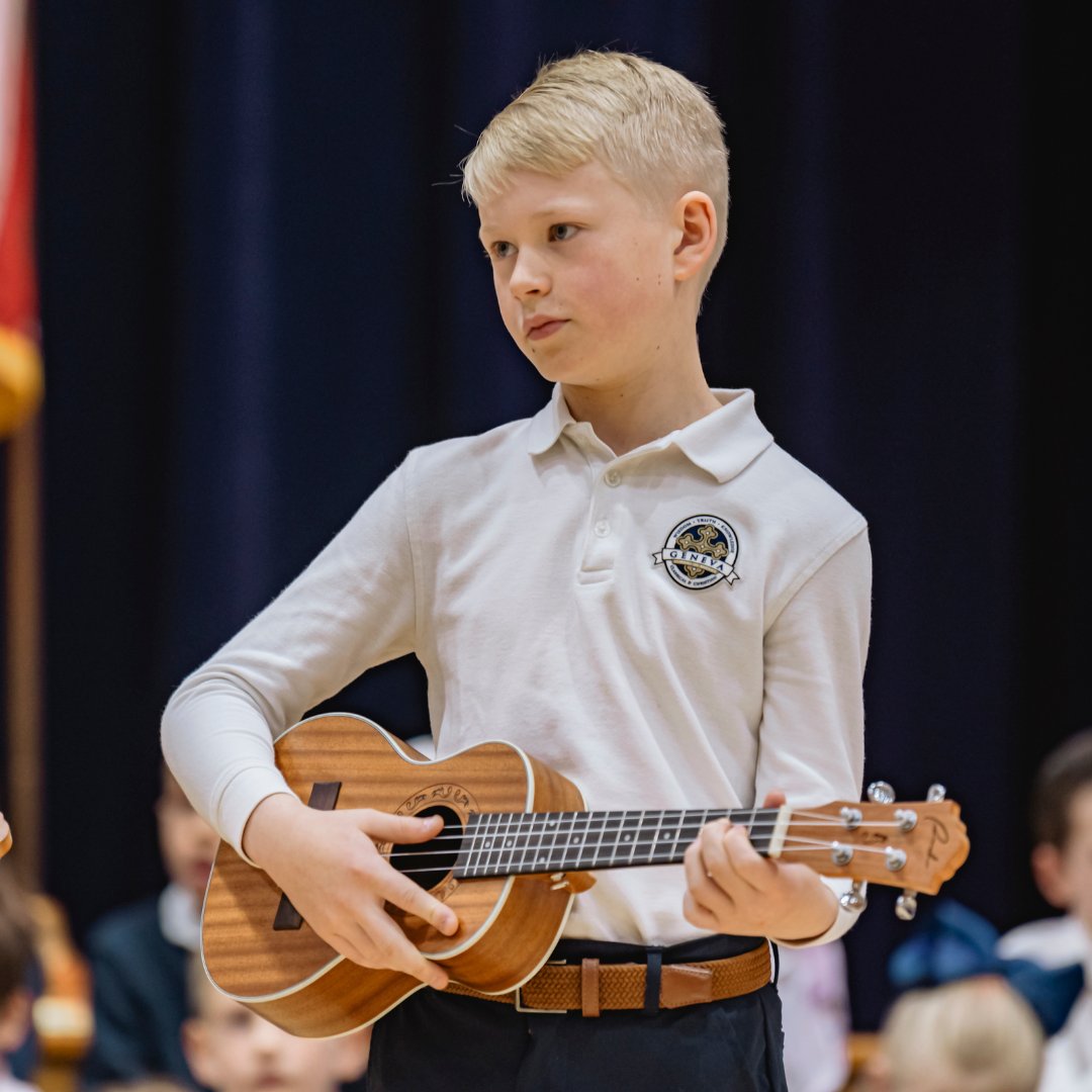 GenevaSchoolTX's tweet photo. Grammar School students celebrated the Fine Arts Assembly last week with  musical performances and a slideshow of student artwork. It was a blessing to behold! To God be the Glory! https://t.co/AWormldgOx