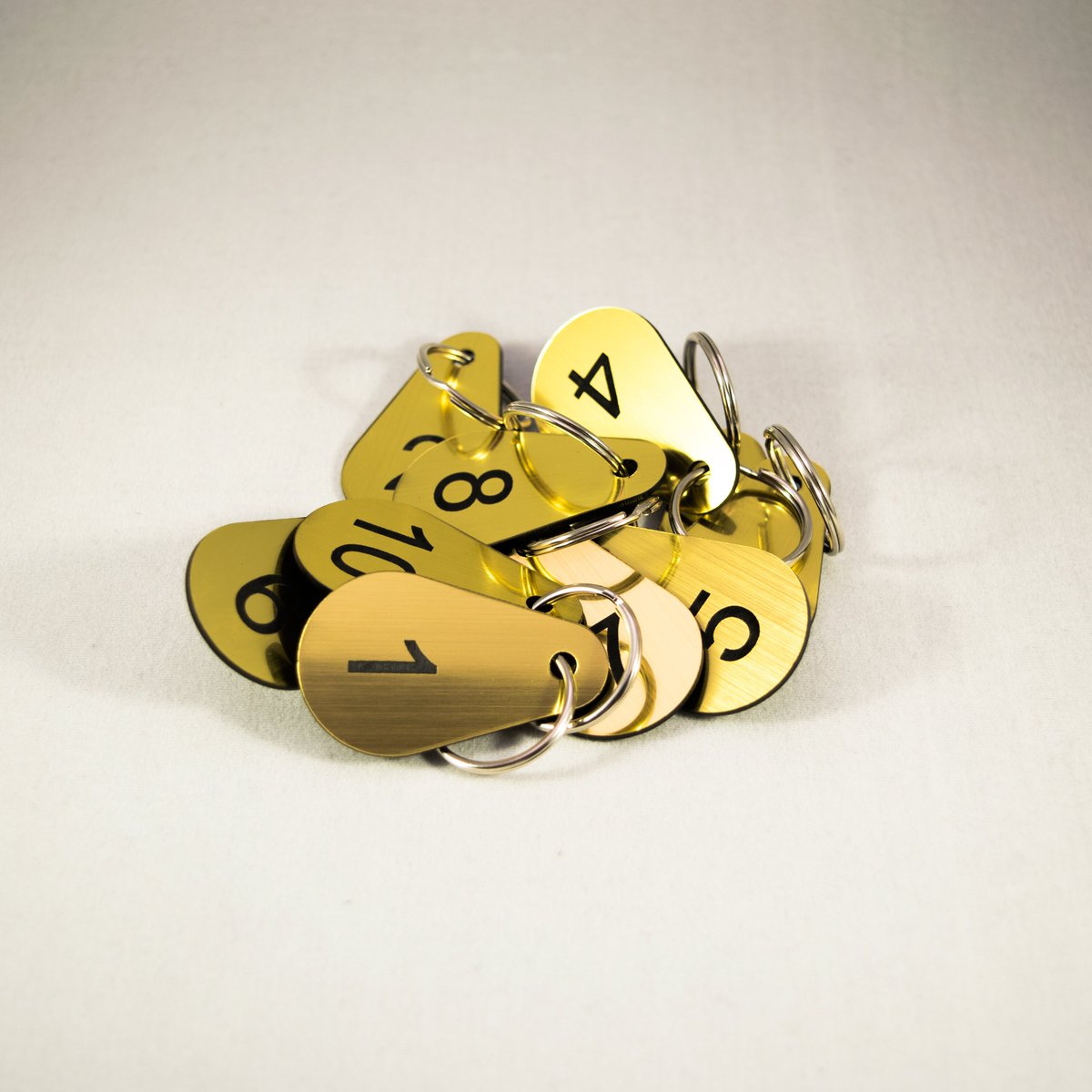 gtlaserltd's tweet image. 🐕 Big deals! Set of 10 Drop Shaped Numbered Key Tags - Organize with Elegance only at £14.19 on laservinylarts.etsy.com/listing/469267… Hurry. #KeyTag #NumberedKeyring