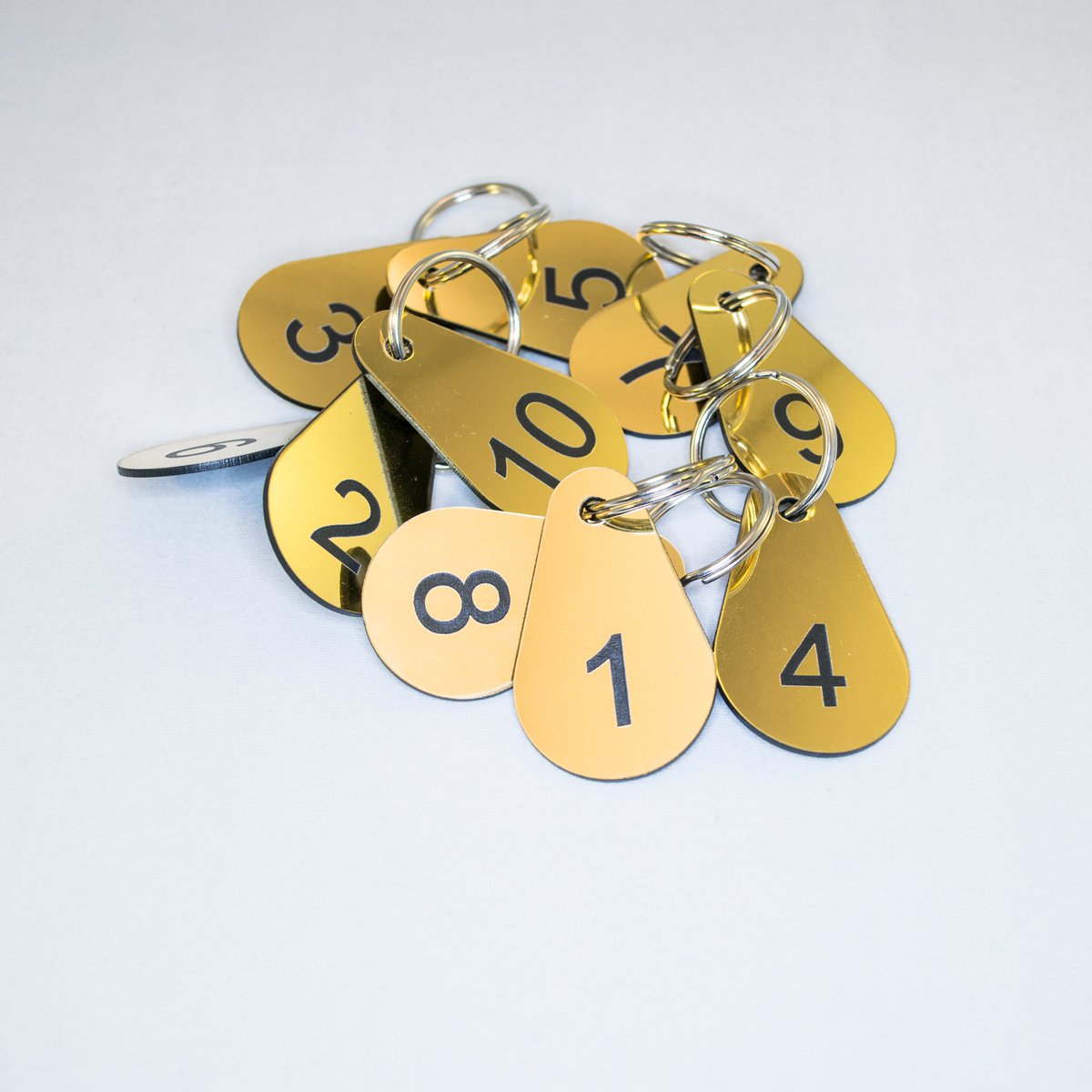 gtlaserltd's tweet image. 🐕 Big deals! Set of 10 Drop Shaped Numbered Key Tags - Organize with Elegance only at £14.19 on laservinylarts.etsy.com/listing/469267… Hurry. #KeyTag #NumberedKeyring