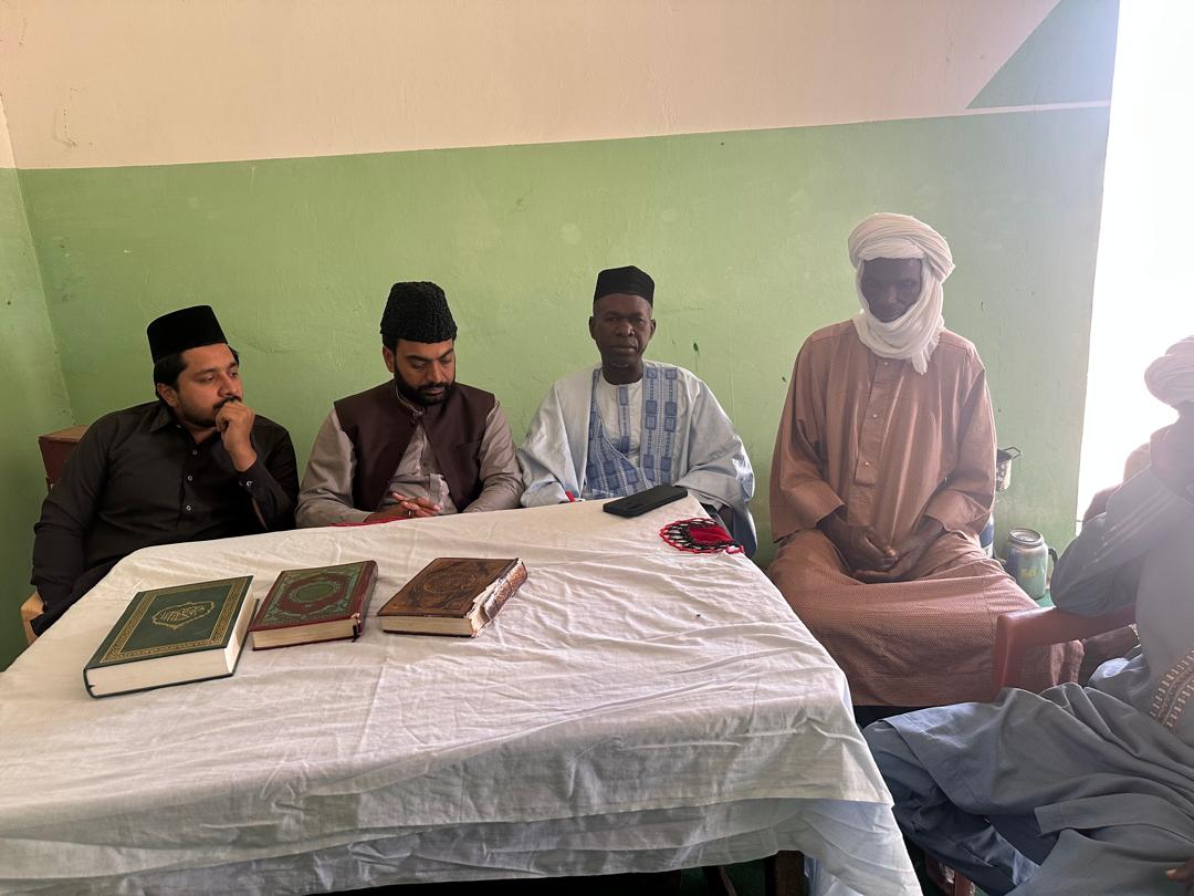 SenegalAhmadiya's tweet photo. Le 23 feb 2025  village de #dioubnane Mpal, région de #saintlouis   Une conference/#jalsa locale pour la Prédication #tableegi a eu lieu. ALHAAMDOLLIAH #Senegal #ahmadiyyasenegal #Africa
@alislam https://t.co/3Z9lFtEXaQ