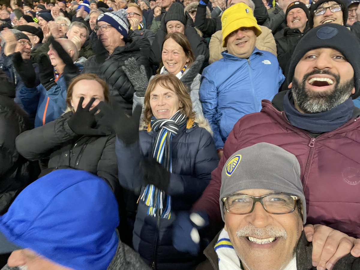 drmahendrapatel's tweet photo. I’m hoping for a double victory tonight — seeing the Mighty Whites beat the Blades — like India did with Pakistan yesterday #IndiavsPakistan  #ViratKohli𓃵 

Sheffield United v Leeds United

#EFLChampionship #Lufc 
#SHELEE 
@LUFC https://t.co/iVGwYZ6714