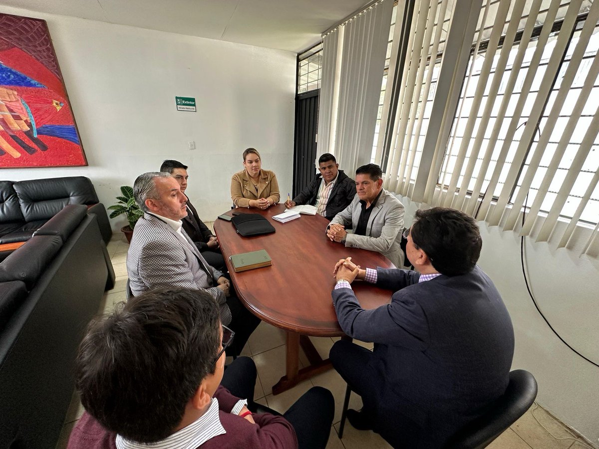 📍[OTAVALO]🤝
Nos reunimos con las comunidades de la parroquia Peguche, para fortalecer el trabajo que el Gobierno del Nuevo Ecuador y <a href="/Educacion_Ec/">Ministerio de Educación, Deporte y Cultura</a> realiza por la educación en la ruralidad, en beneficio de nuestros  niños, niñas y adolescentes.
#ElNuevoEcuadorResuelve🇪🇨
