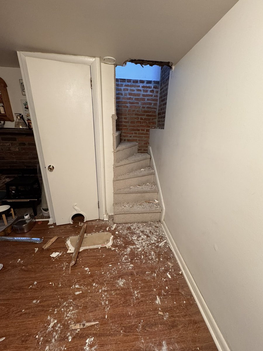dabongohead's tweet photo. new fridge got down here without issue https://t.co/48rBBfdFh0