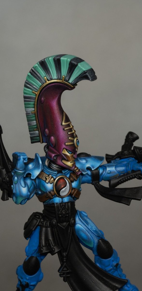I've added some stripes to his plume, but need to tidy them a touch more. Also more reworking of the armour, but it's hard to tell in the photo 😅

#paintingwarhammer #WarhammerCommunity #Adwip
