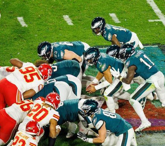 DataNFL_'s tweet image. O Green Bay Packers submeteu uma proposta a liga para o banimento do famoso Tush Push do Philadelphia Eagles

A proposta ainda tem que passar por votação

E vocês são a favor ou contra o “Empurrão no Bumbum”??