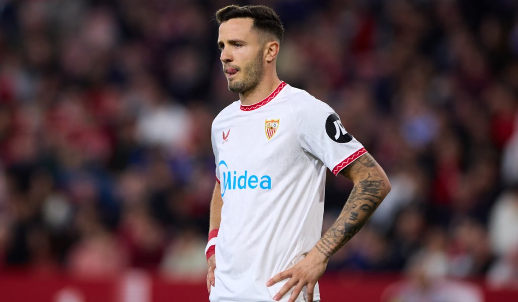 AlfonsoAL_'s tweet photo. La pasividad de Saul Ñiguez es completamente deleznable tanto a nivel defensivo como a la hora de crear juego -inexistente-

Muchas pérdidas de balón, posicionamiento nulo para hacer progresar al equipo en campo contrario, nunca se gira para poder acelerar jugadas.

Nulo. https://t.co/zA6LytExMB