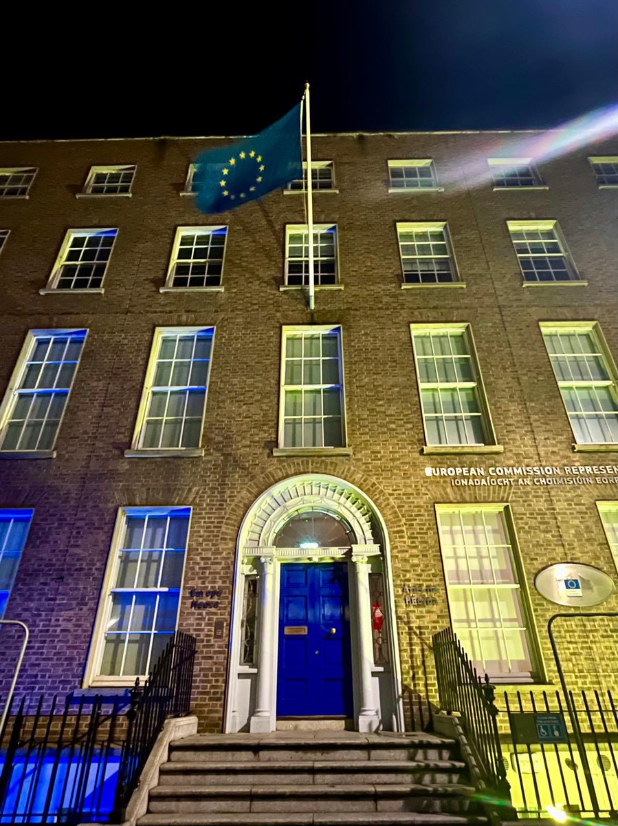 Happy to see💙💛colors of the Ukrainian flag on buildings in Dublin today. Grateful to <a href="/dfatirl/">Irish Foreign Ministry</a> <a href="/OireachtasNews/">Houses of the Oireachtas - Tithe an Oireachtais</a> @merrionstreet <a href="/eurireland/">EU Commission in Ireland</a> and all the diplomatic missions, which put 🇺🇦 on their buildings as a demonstration of support and solidarity. #StandWithUkraine