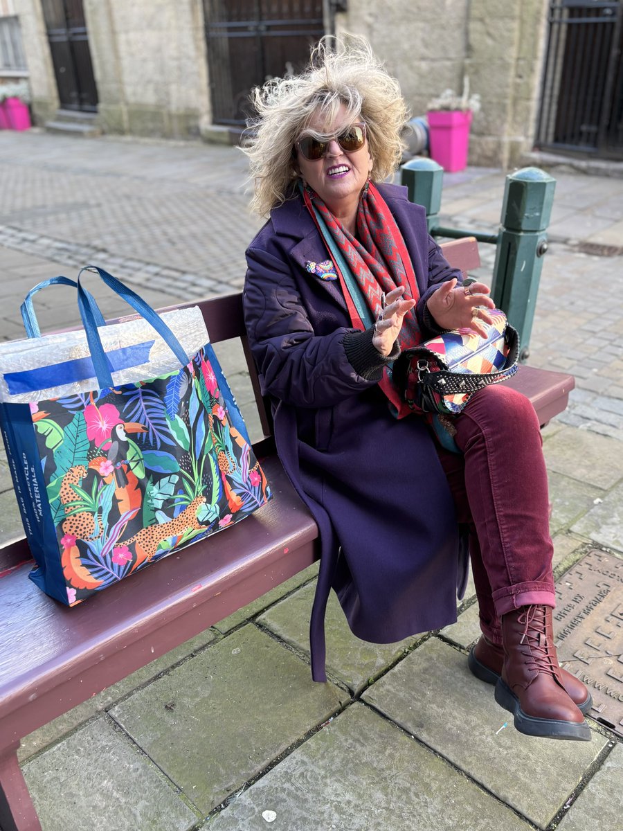 Sara McKee 🐝 tweet media