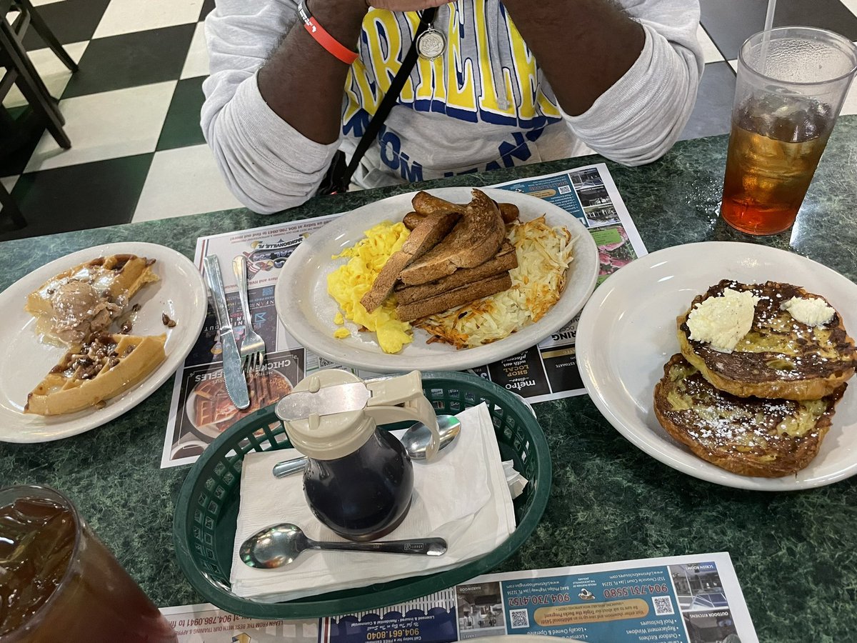rupturedcavity's tweet photo. metro diner https://t.co/VDKPtkczA2