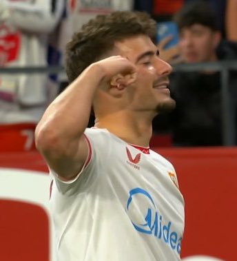 GxlDeBanega's tweet photo. Que gran partido esta haciendo Kike Salas de Central.

Corta Absolutamente TODO. Y golito. Vamosss https://t.co/gylZjuVDsC