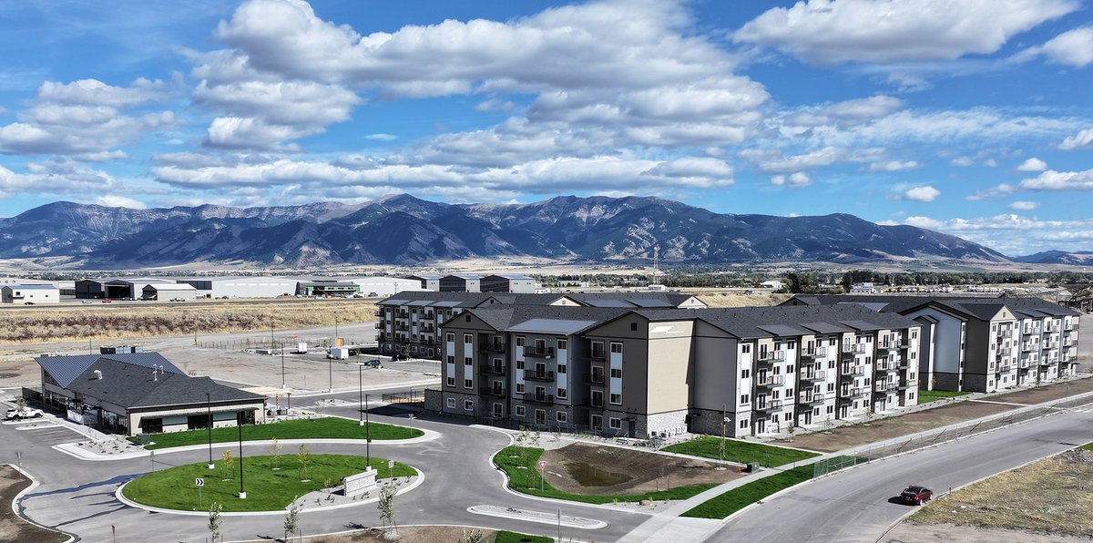 Base4_aec's tweet photo. A breathtaking view of our newest multifamily project in Bozeman, MT! Our team combines innovative design with efficient construction to deliver exceptional results. Shoutout to ERES for this fantastic shot! #BASE4design #multifamily #multifamilydesign #multifamilydevelopment https://t.co/PxSZ596vBJ