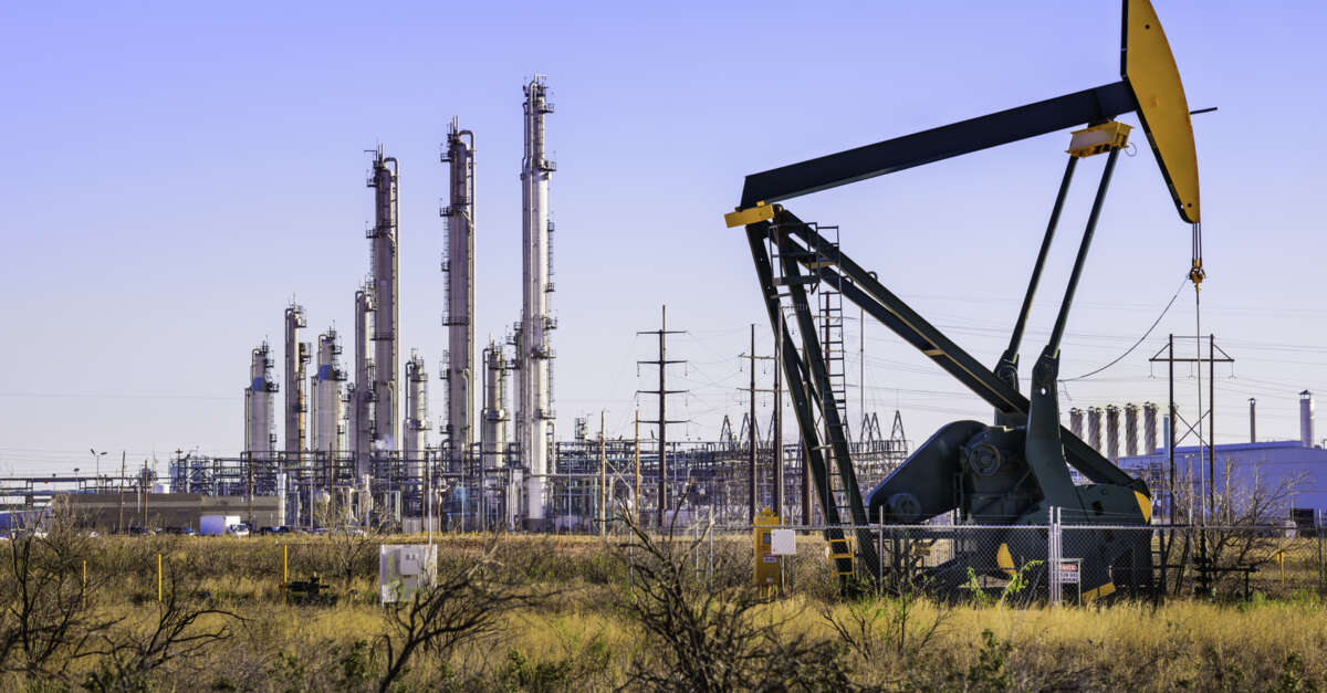 SPGlobal's tweet image. Pakistan&apos;s monthly fuel #OilExports reached a record high in January, the highest since the country began shipments nearly two years ago, due to weak domestic demand as the government discourages fuel oil usage in utilities.

#OilRefineries in #Pakistan exported 160,126 mt of…