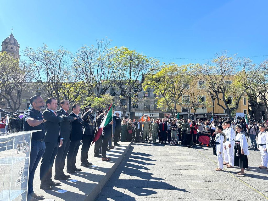 ilichglz's tweet photo. Hoy celebramos con orgullo nuestro símbolo patrio 🇲🇽

En este #DíaDeLaBandera, nos reunimos para rendir homenaje a la unidad, justicia e identidad que representa. ✨ #LaFuerzaDeJalisco sigue siendo clave para el avance de nuestro estado. https://t.co/iTueYViCv0