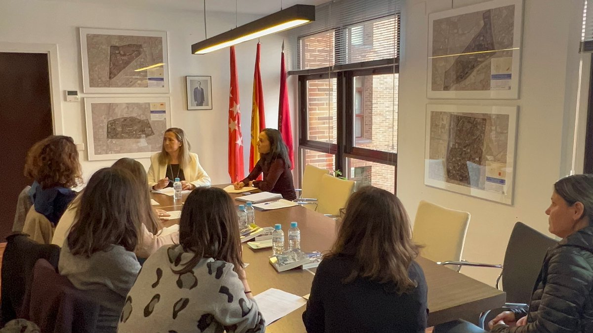 Me he reunido con las AMPAS de los colegios de #Chamartín. 
CEIPs y colegios concertados y privados.
La colaboración siempre es positiva para los niños y sus padres y para el distrito. 
Muchas propuestas e ideas para seguir avanzando y mejorar.
Gracias a todos!!