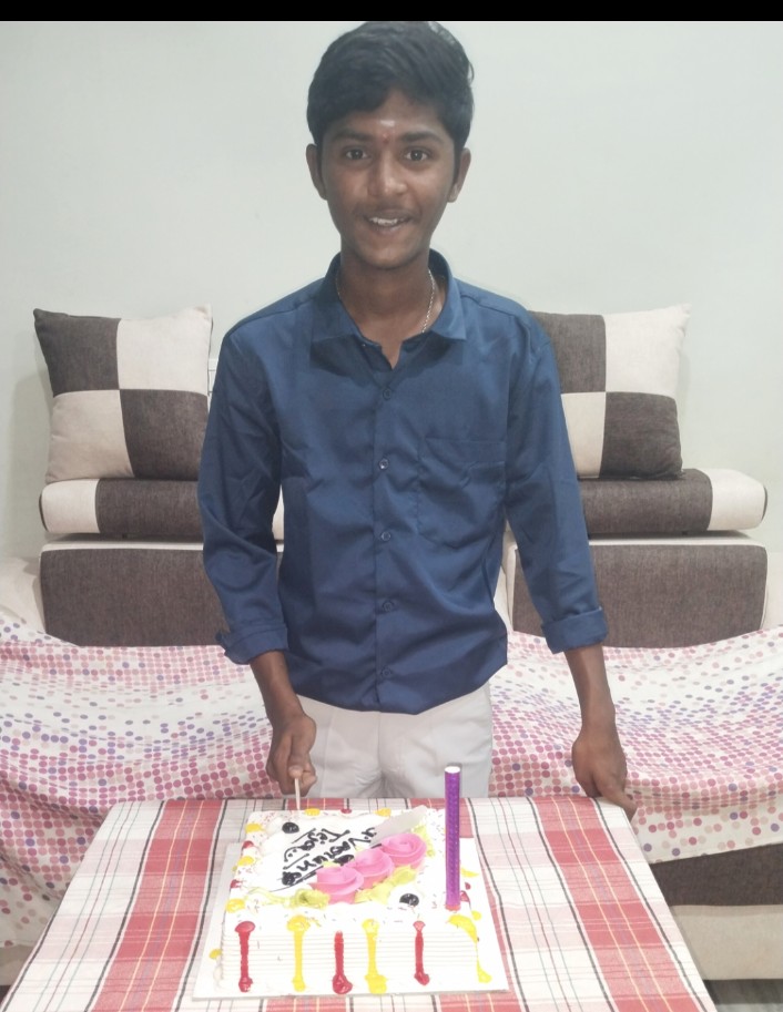 ఈరోజు మా పెద్ద అబ్బాయి వరుణ్ తేజ పుట్టినరోజు ఆ భగవంతుని ఆశీస్సులతో పాటుమీఅందరి ఆశీస్సులు కూడా వాడిపై ఉండాలని కోరుకుంటున్నాము
Happy birthday once again Varun Teja💐🍫💐🎂💐🍫💐