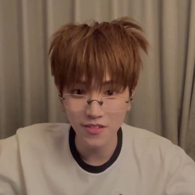 #새프로필사진
트친들아 저 인장 바꿧어요 제발 알아봐줘