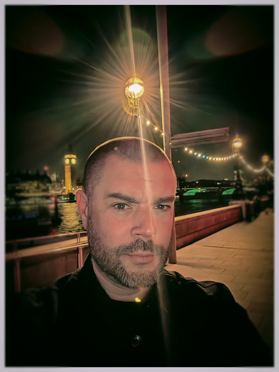 LDN Selfie!
#picoftheday #picfair #photography #pictureoftheday #pic #newprofilepic #profile #mentalhealth #mentalhealthawareness #mentalhealthmatters #itsokaytonotbeokay #selfie