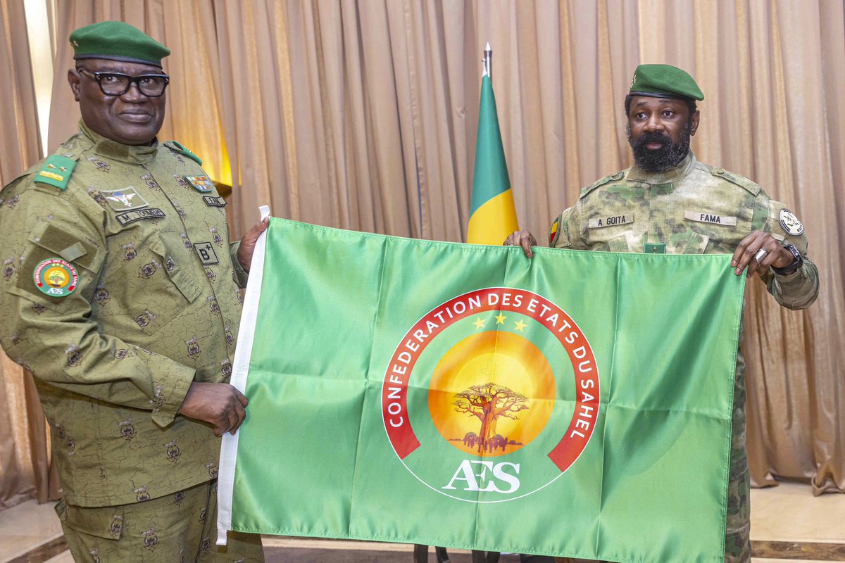 Le président de la confédération AES présente aujourd'hui le drapeau des états du sahel AES