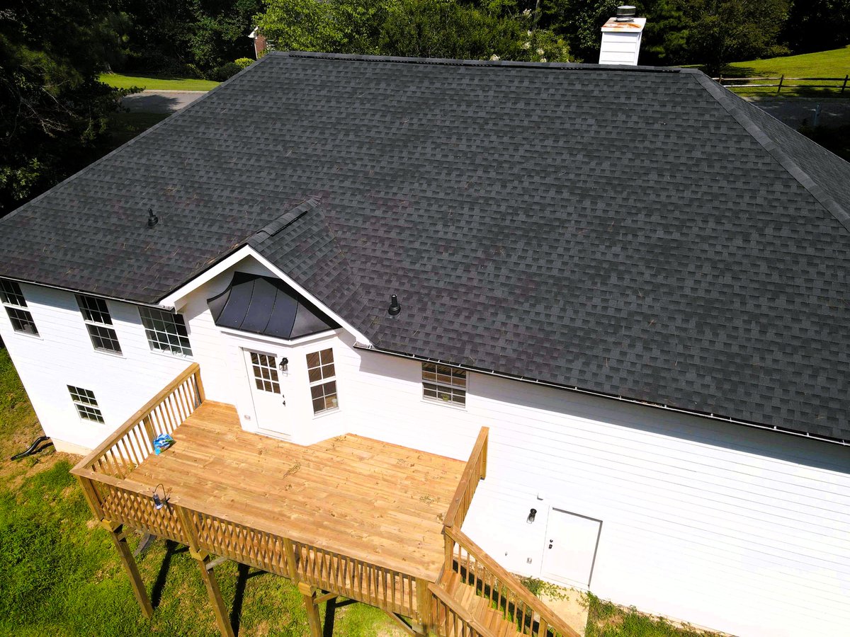 RoofingGeorgia1's tweet image. We gave a makeover to a house burdened with a deteriorating roof! The customer rang us up looking for a solid solution and we dove straight into action. With GAF's reliable roofing, we bid goodbye to leaks and drafts. So proud of our work! #FullRoofReplacement #GAF #NoMoreLeaks