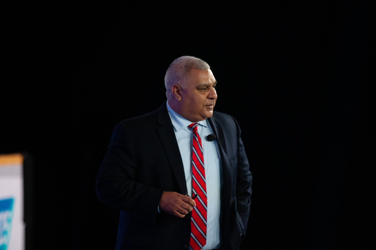 Ended our day on a high note with a great message from Coach Joe Castillo!👏 #CoachesSummit
 
“When you get knocked down, you get back up”
 
<a href="/JCastilloHFC/">Joe Castillo</a> | <a href="/LittleElmHS/">Little Elm HS</a>