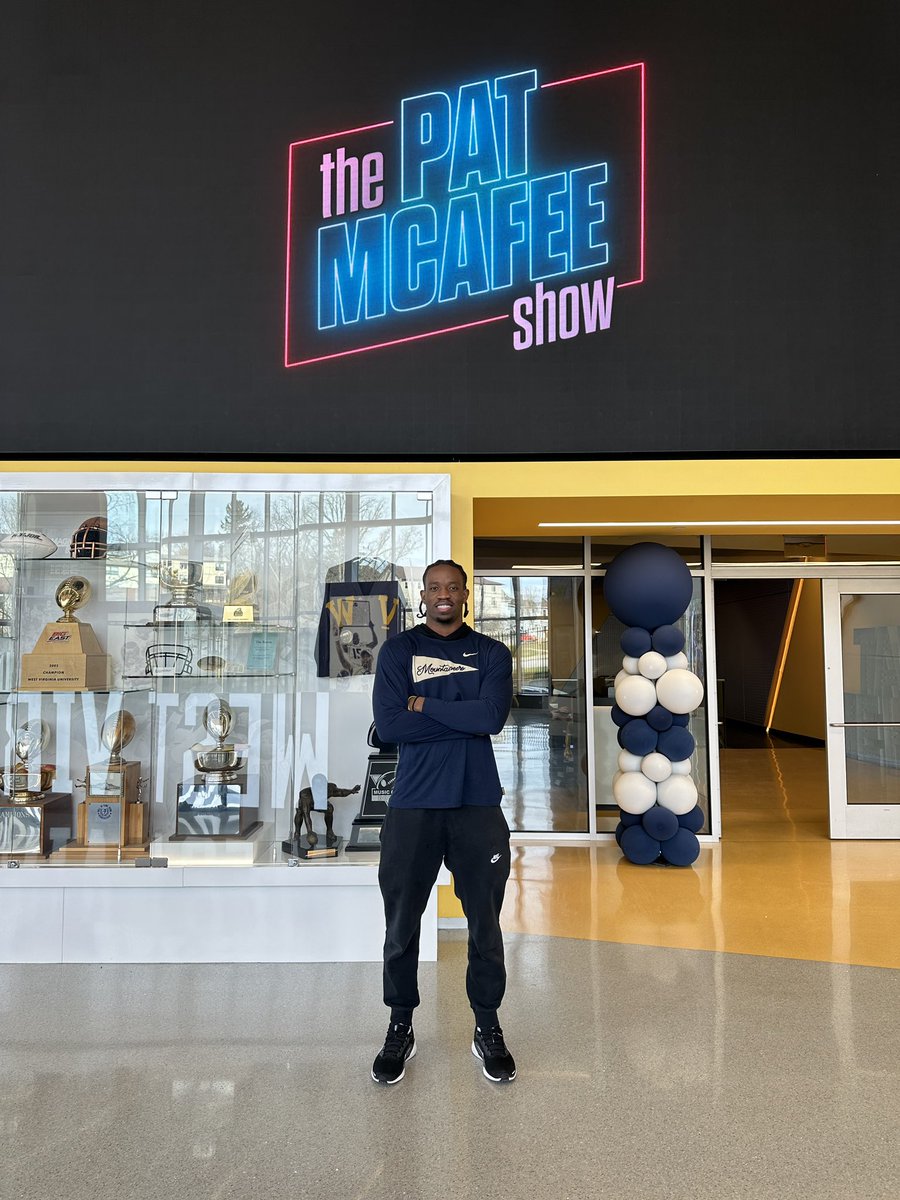 KekouraJ7arnue's tweet photo. Huge thanks to Pat McAfee for his continued support and all he does for College Football! Make sure and tune in to @PatMcAfeeShow like week days from 12 to 3ish on ESPN! https://t.co/3bdLGyASE5