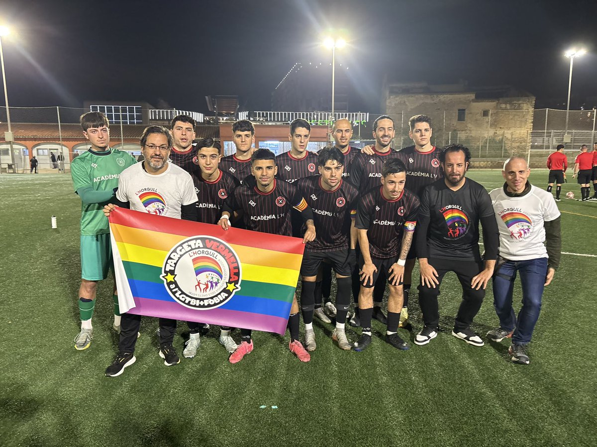 Lhorgull's tweet photo. Aquest cap de setmana hem reivindicat el Dia Internacional contra l’LGTBI+fòbia a l’esport 🏳️‍🌈✊

🟥 Amb el FAF, el Legends, el @CELHospitalet i el @cevlhospitalet hem tret targeta vermella a les agressions i discriminacions! 

🫂 Gràcies per la vostra implicació en la lluita! https://t.co/cPEE4QpJq4
