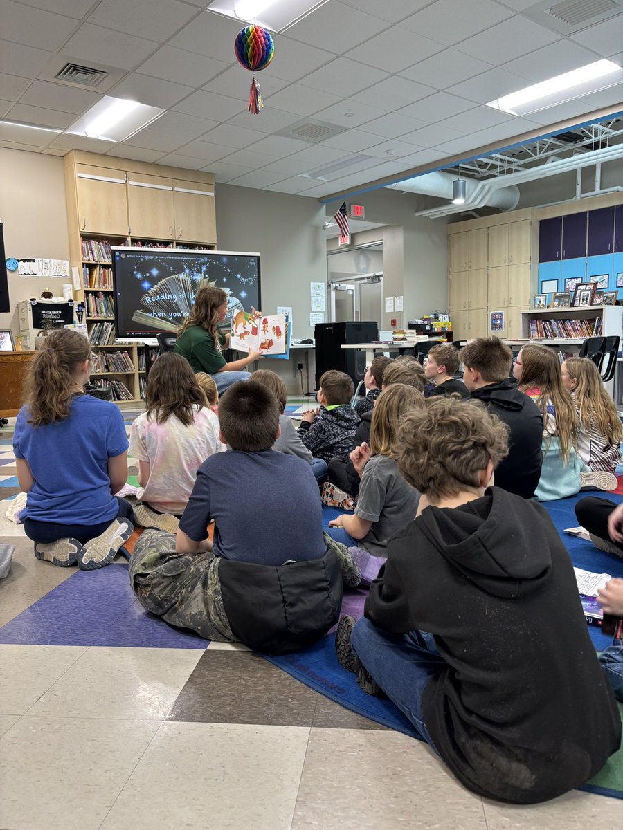 JWCCVB's tweet image. It’s Literacy Week throughout our community! We want to send a HUGE thank you to Libby, who spent her afternoon reading to a local 4th grade class!