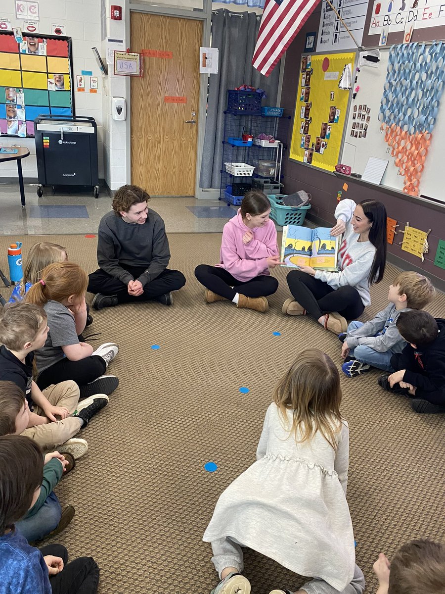 supt_hearn's tweet photo. Some of our seniors took time to head to FES today where they read to our kindergarten classes. Great stuff!! #SoarToExcellence #ProudSupt https://t.co/nbo8Tv6F2o