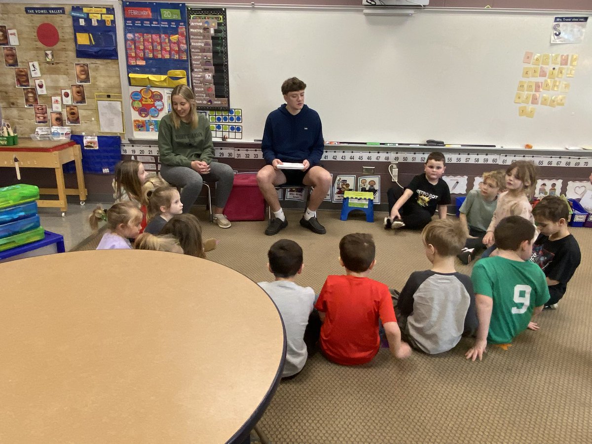 supt_hearn's tweet photo. Some of our seniors took time to head to FES today where they read to our kindergarten classes. Great stuff!! #SoarToExcellence #ProudSupt https://t.co/nbo8Tv6F2o