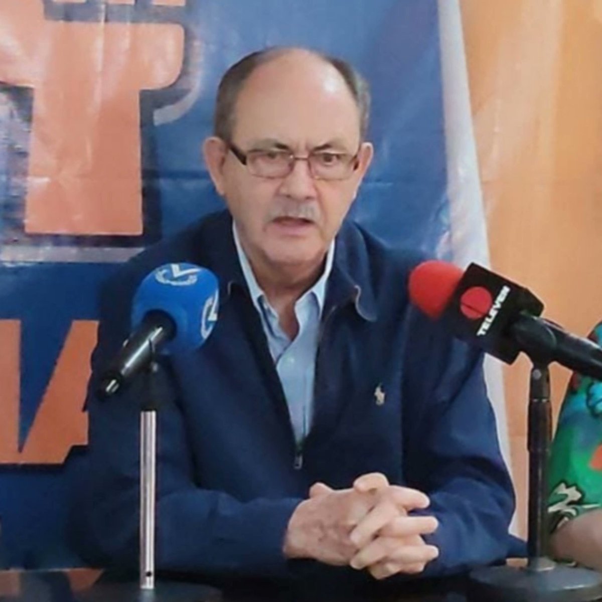 "¡El MAS lo tiene claro! Participar en las elecciones del 25 de mayo es clave para el país. 'Por la vía pacífica y electoral se logra el cambio, pero lo construimos todos'. No votar no es opción. ¿Qué hacemos después, mirar el techo? Sigamos luchando por nuestros derechos"