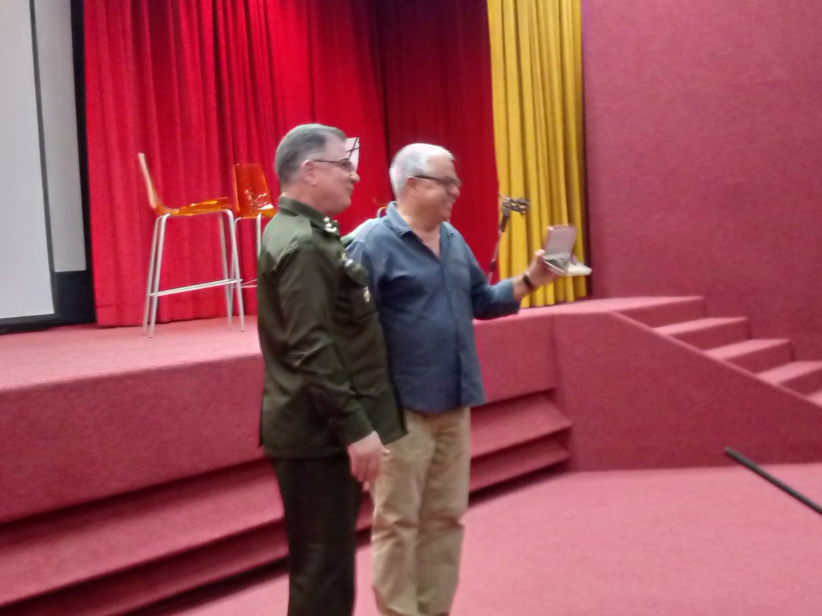 Conceden sello Conmemorativo 60 Aniversario del #Minint a Carlos Alberto "Tin" Cremata Malberti, motor impulsor de La Colmenita, en los 35 años de entrega y amor a ese proyecto infantil de #Cuba
