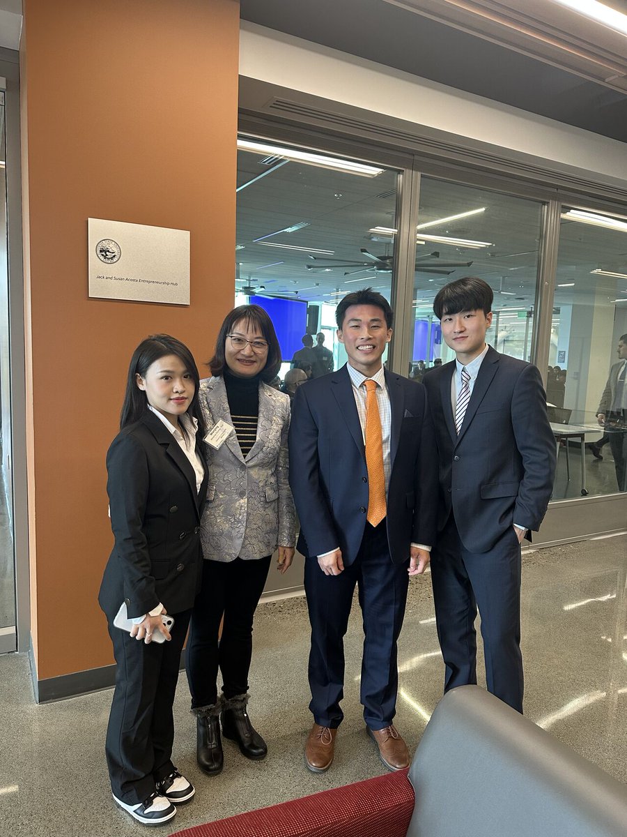 Excited to share that our Eberhardt School team made its debut at the CFA Research Challenge at Cal State East Bay! Kudos to Ethan Chow, Chau Tuyet Nhi Vu, and Shao-Chen Hsiao for their outstanding analysis and presentation. Here's to many more milestones! #EberhardtProud