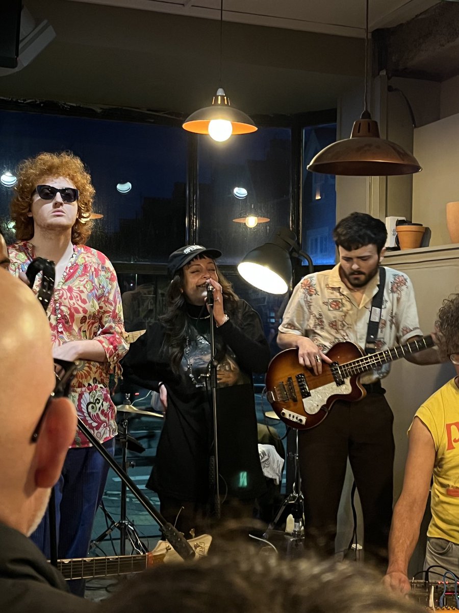 Shire Folk (@folkshire) on Twitter photo We’re not sure how <a href="/TruckOxford/">Truck Oxford</a> managed to fit the many headed groove machine that is <a href="/mdrakehshake/">Mandrake Handshake</a> onto their tiny stage, but we’re glad they did. The new album is rather special too. #oxford We’re not sure how <a href="/TruckOxford/">Truck Oxford</a> managed to fit the many headed groove machine that is <a href="/mdrakehshake/">Mandrake Handshake</a> onto their tiny stage, but we’re glad they did. The new album is rather special too. #oxford
