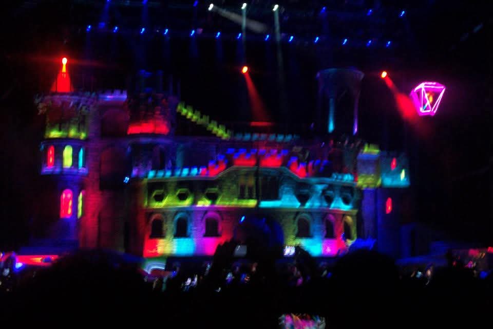 oncejeff's tweet photo. @RDTLadyGaga @santander_br @santander_br  #SantanderComAMother  
Eu sou muito fã da Gaga. Eu lembro q no show de 2012 ela ficou hospedada no hotel do lado do meu trabalho. Todos do meu time viram ela passar de carro, menos eu pq a minha escala era outra. Fiquei muito triste!! Tão perto, mas tão longe :( https://t.co/9isAiDJ5yF