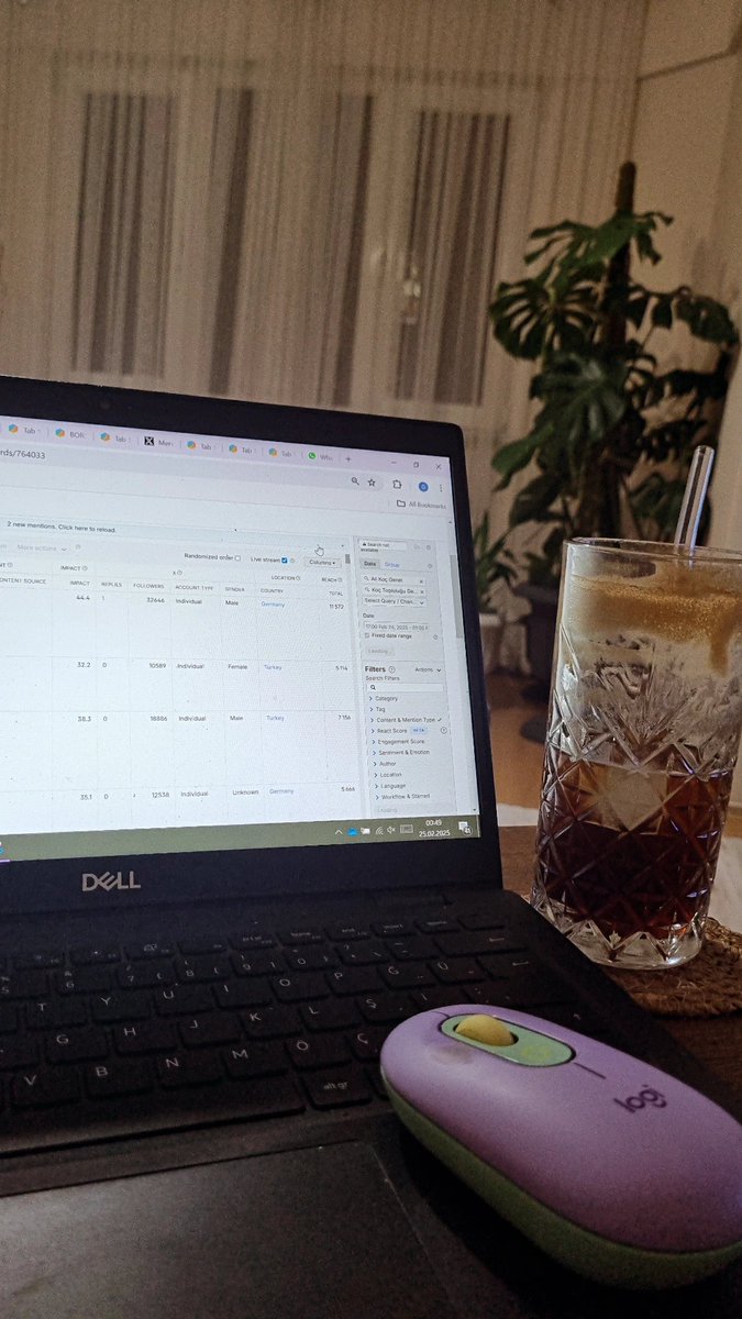 SinemEldem's tweet photo. Biraz GS ve Fb derbisi ile ilgili Tweet atmazsanız olur mu ?  Derbi günü akşam vardiyasında çalışmak koyarmış insana 🫠 yetişemiyorum yazmayın artık yetoooooo https://t.co/V5J2b1p0dm