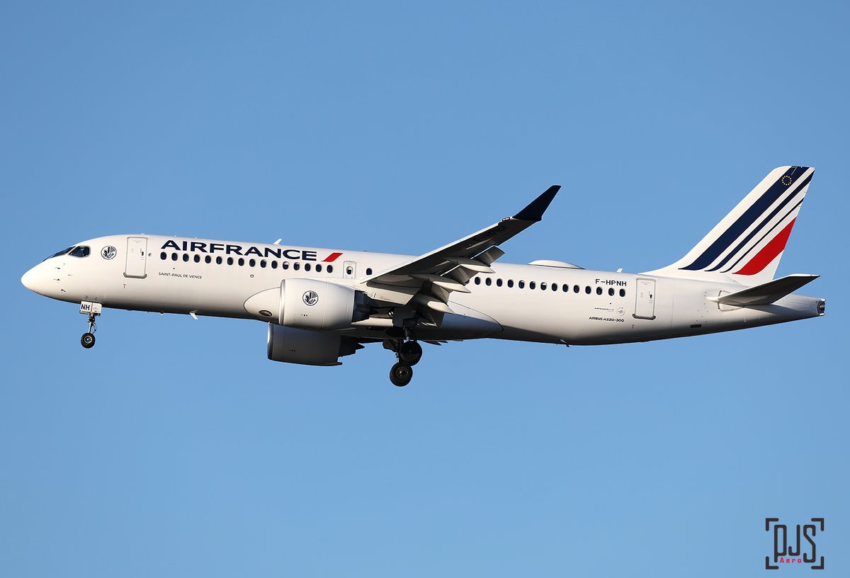 Peter_Smithson's tweet photo. A nice end weather wise to the day yesterday @HeathrowAirport allowed for a few photos. Air France A220 F-HPNH. Loganair E145 G-SAJE, Bulgaria Air A220 LZ-ROM &amp; KLM E195-E2 PH-NXS #planespotting #a220  #airbus220 https://t.co/thnptNaGCX